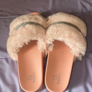 The brand is I.D required,it’s a size 10 and the color is light pink.